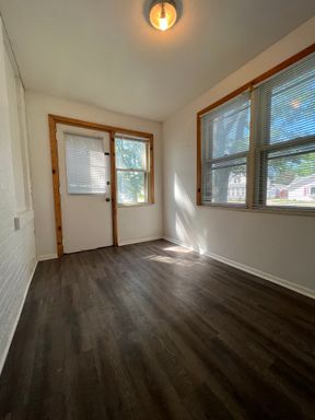 2 Bedroom Apartment on South Side – photo 1