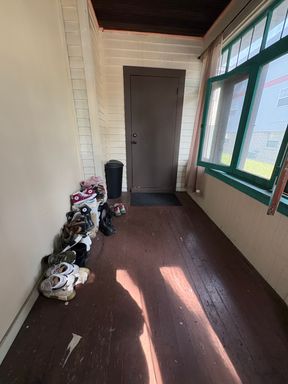 One Bedroom Apartment Near Campus – photo 1