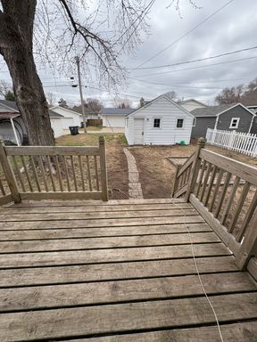 3 Bedroom Single-Family Home Near UW-La Crosse with Garage, Central Air – photo 1