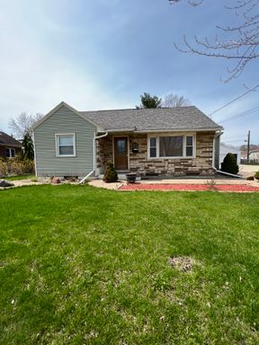 Large 5 Bedroom, 2 Bath La Crosse Rental with Two Living Areas, Garage & Central Air – photo 1
