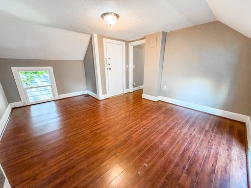 Spacious 1-Bedroom Apartment in La Crosse’s Weigent-Hogan Neighborhood – photo 1