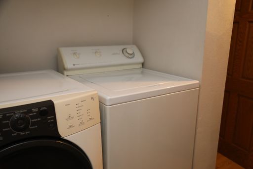 3 Bedroom Apartment Near UW-La Crosse with Off-Street Parking – photo 1