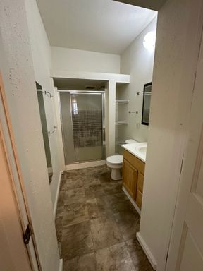Spacious 4-Bedroom Apartment Near Viterbo University – photo 1