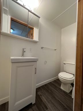 One Bedroom Apartment Near Campus