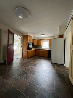 3 Bedroom, 2 Bathroom Apartment Near Viterbo with 2-Car Garage & Fenced Yard – photo 1