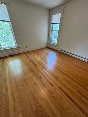 Spacious 1-Bedroom Apartment Near Downtown La Crosse & Area Campuses – photo 1