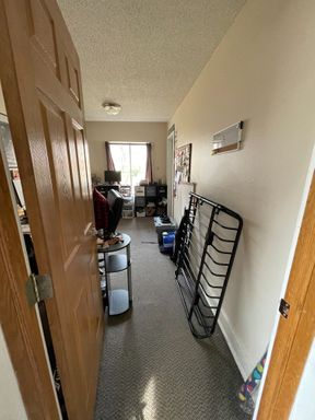 3 Bedroom Apartment Near UW-La Crosse with Off-Street Parking – photo 1