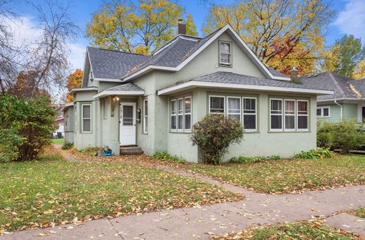 5 Bedroom, 2 Bathroom Apartment Near UW-La Crosse – photo 1