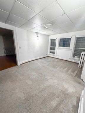 Extra-Large 1-Bedroom Apartment with Bonus Room & Enclosed Porch in La Crosse – photo 1