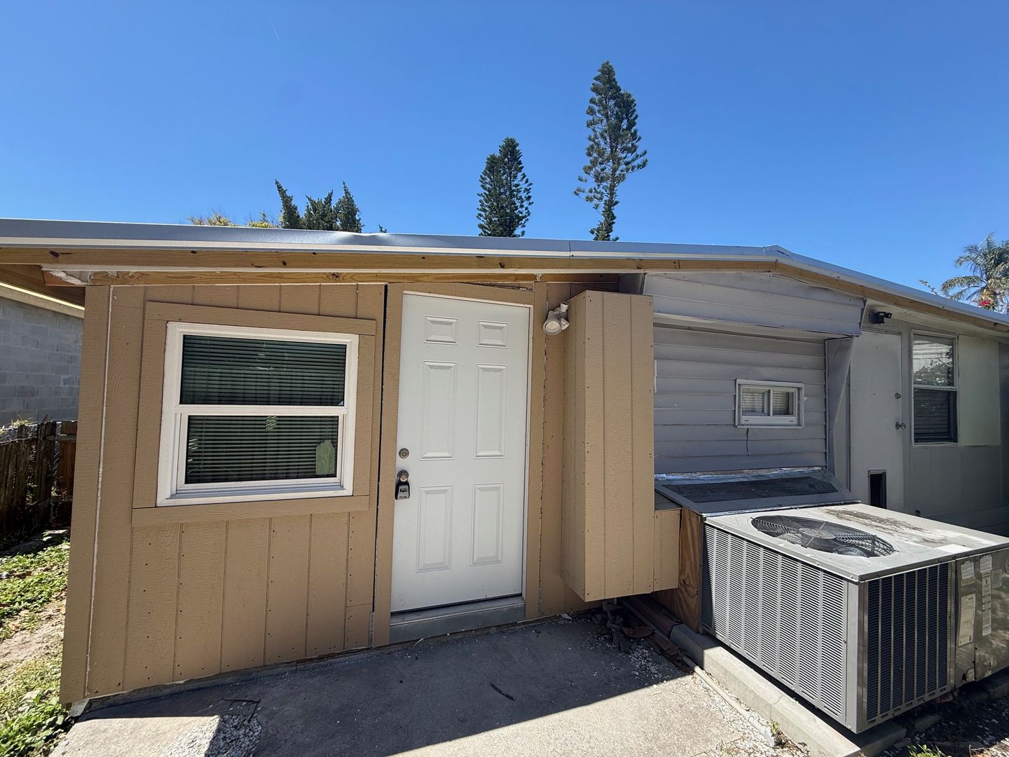 Bradenton Apartment: 3519 20th St W