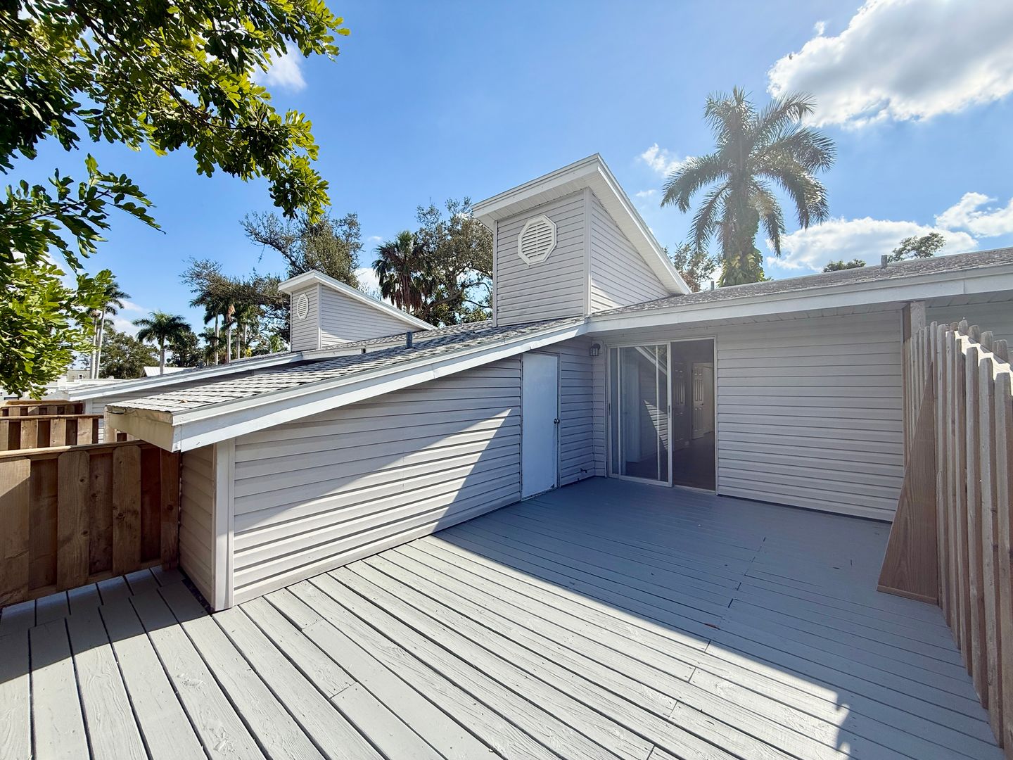 Bradenton Apartment: 1559 7th Ave W