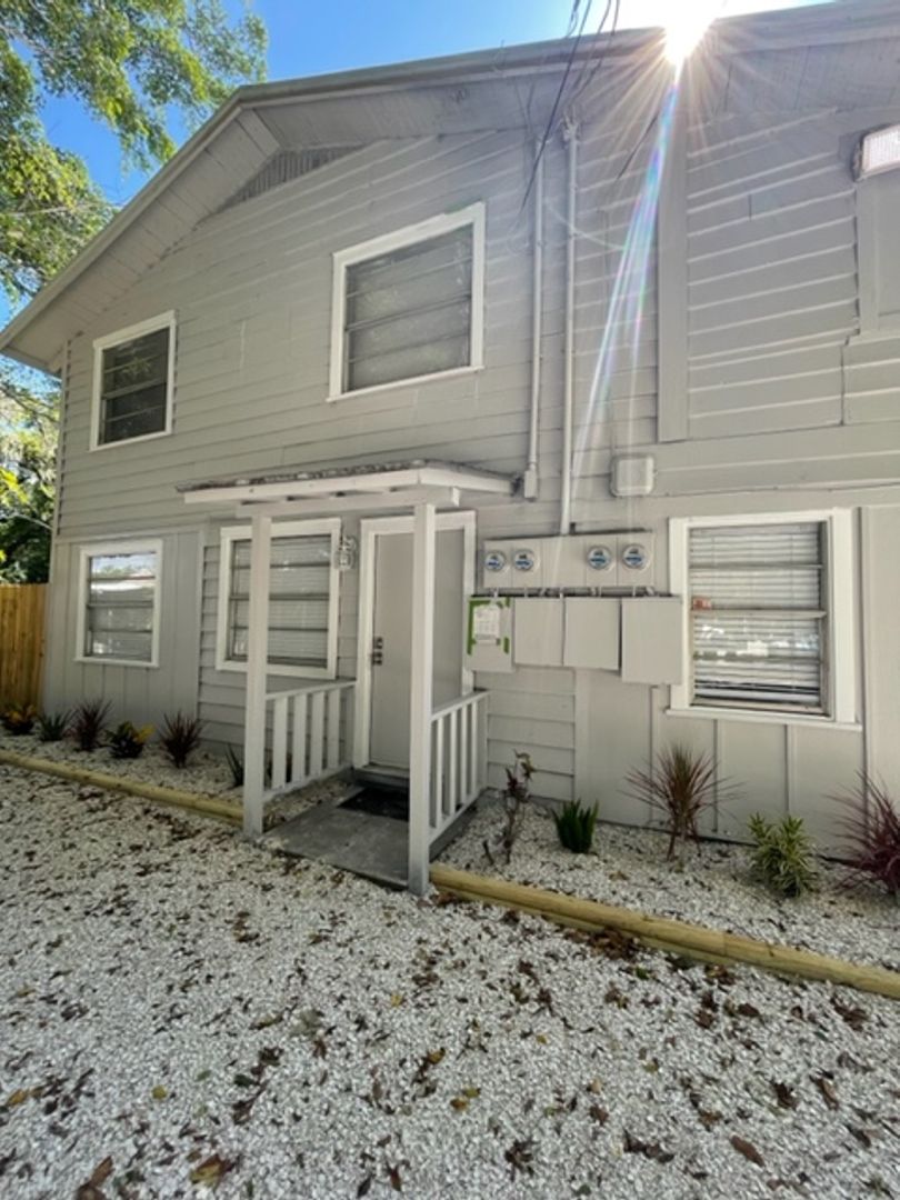 Bradenton Apartment: 1113 20th Street West
