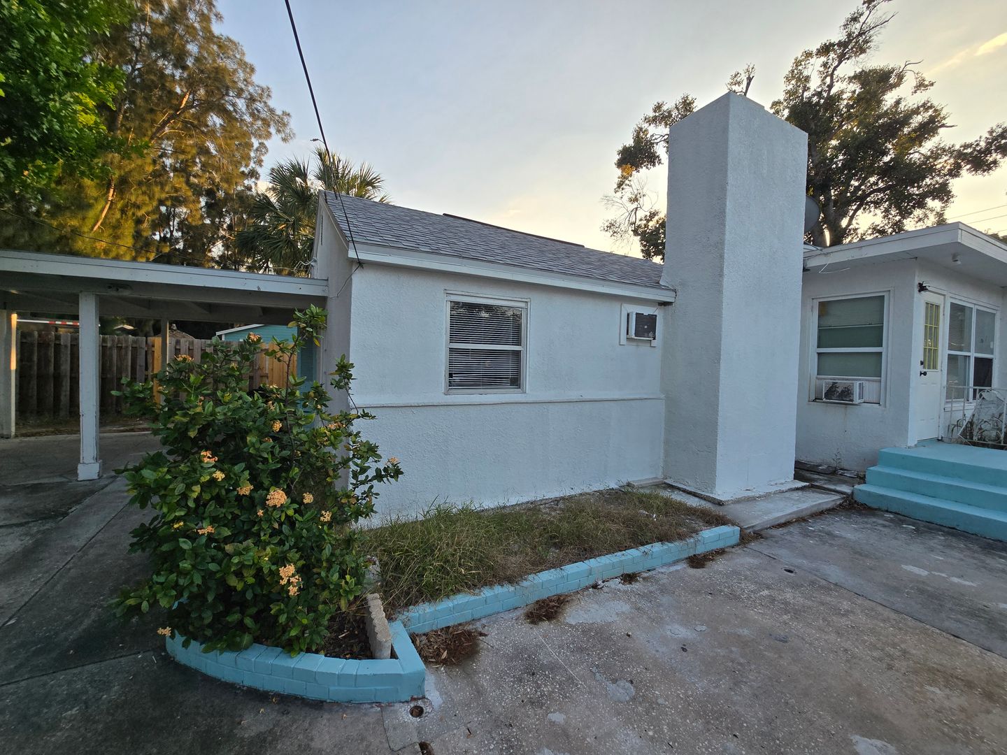 Sarasota Apartment: 2108 8th St