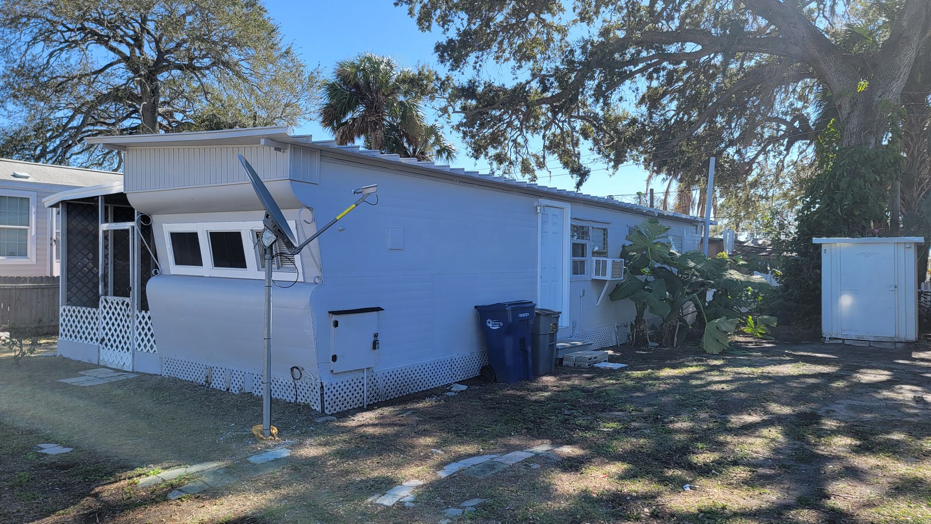 Bradenton Apartment: 1104 50th Avenue Dr W.