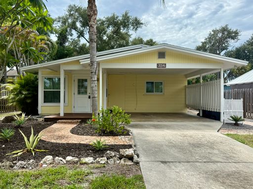 Charming 2-Bed/1-Bath Home for Rent in Southgate!! – photo 1