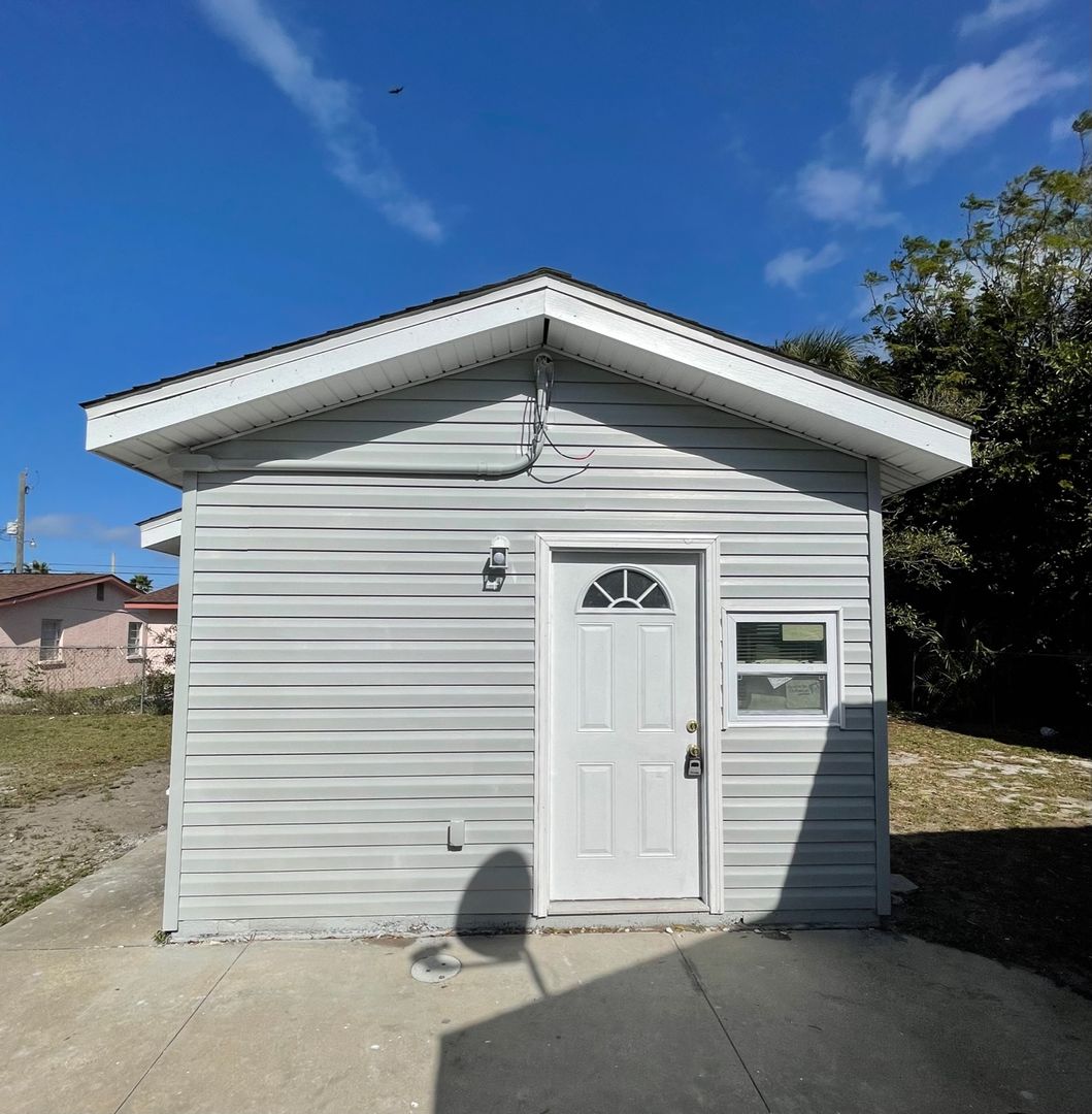 Bradenton Apartment: 312 10th Ave Drive West