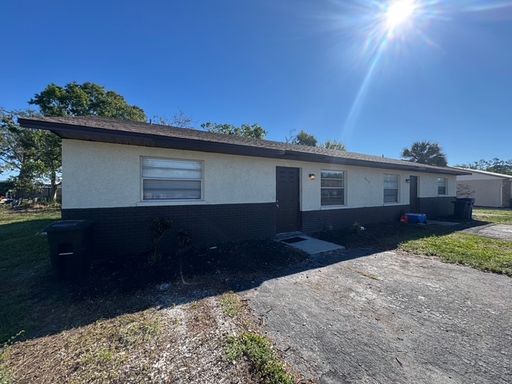 Newly Listed 3-Bed/2-Bath Triplex for Rent! Bradenton, FL – photo 1