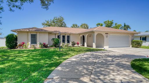 3 Bedroom, 2 Bath Home with Pool Near Siesta Key – photo 1