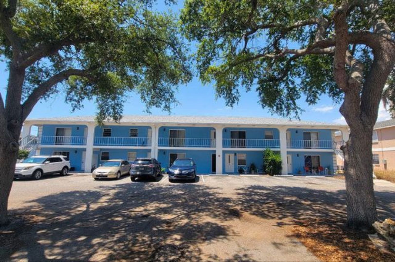 Venice Apartment: 504 Barcelona Avenue