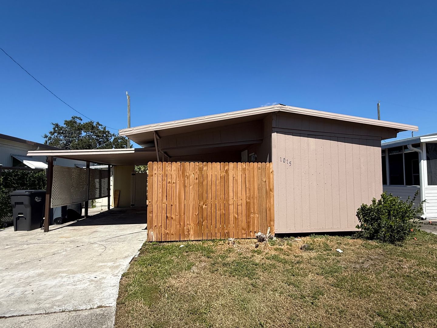 Bradenton Apartment: 1015 50th Avenue Ter W