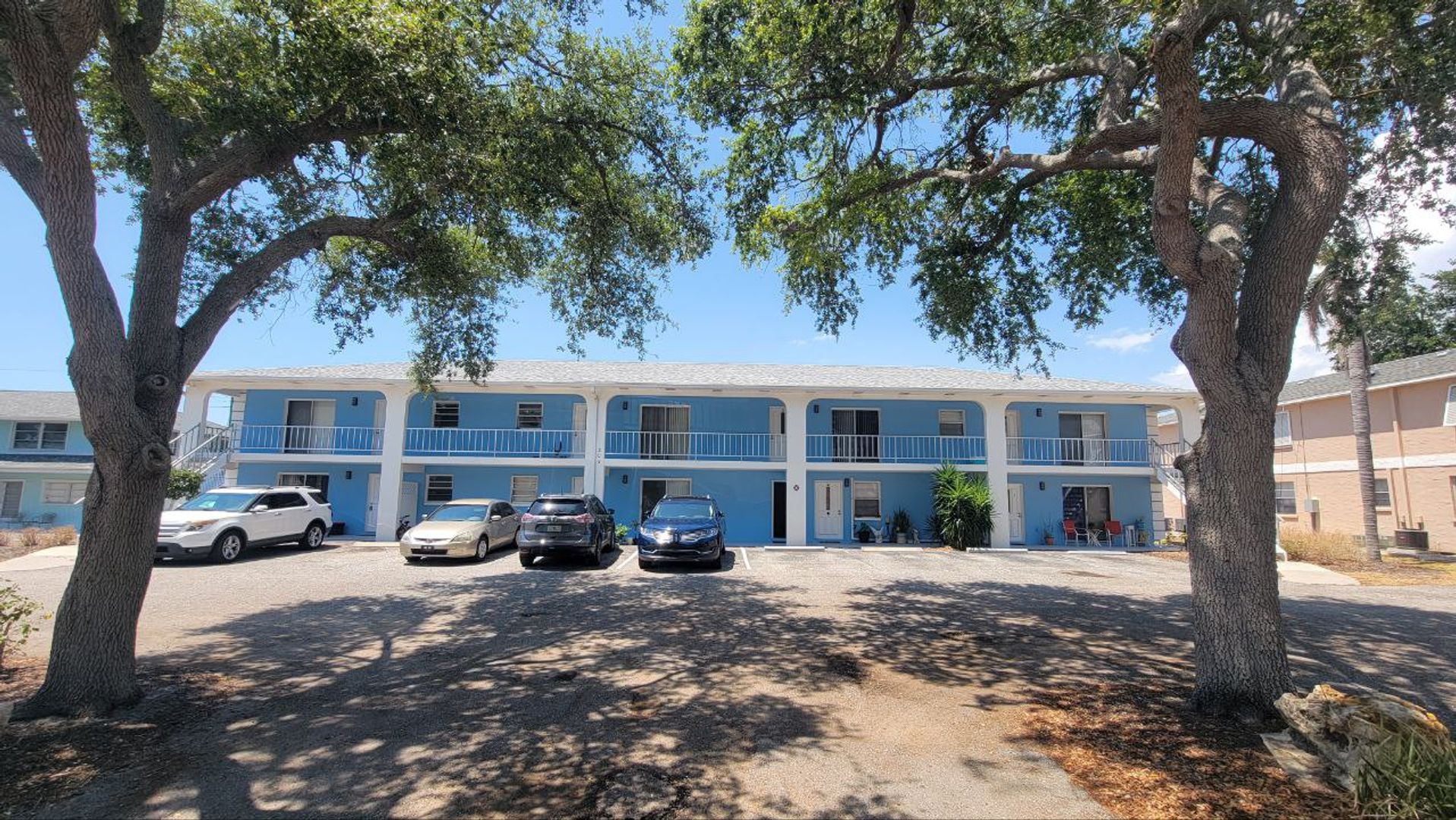 Venice Apartment: 504 Barcelona Avenue