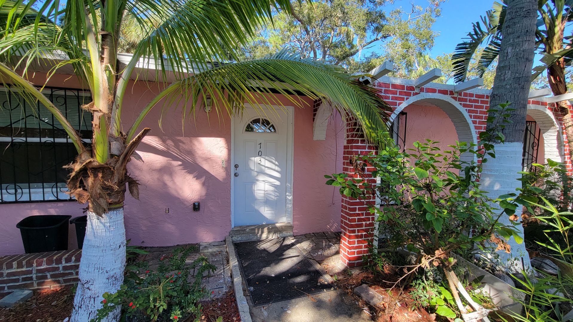 Bradenton Apartment: 703 56th Ave E