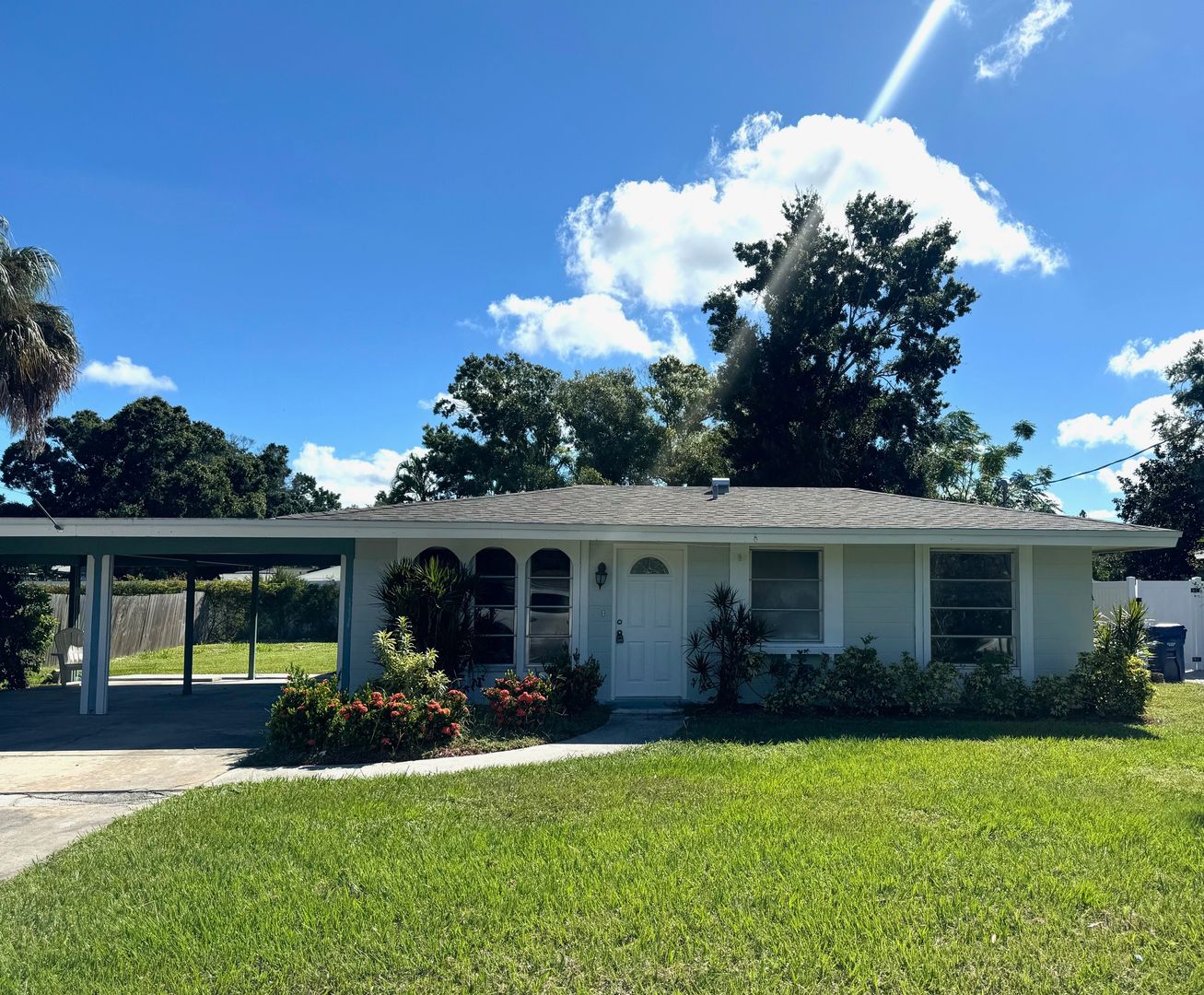 Sarasota House: 6057 Carlton Ave