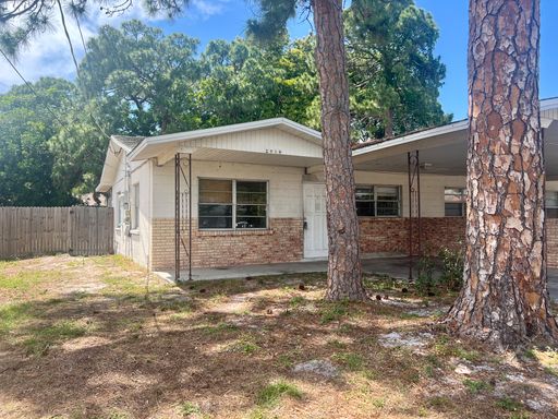 2-Bed/ 1-Bath Pet Friendly Duplex with Large Yard and Covered Parking – photo 1