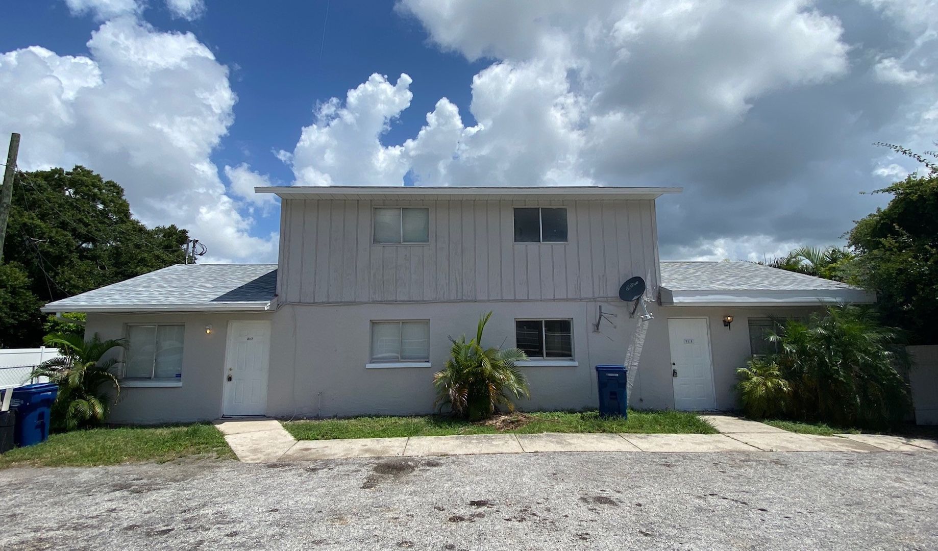 Bradenton Apartment: 217 57th Ave East