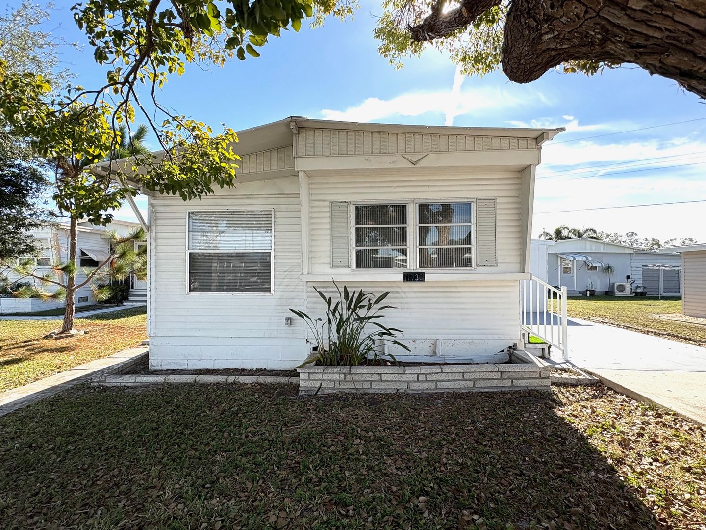 Sarasota House: 1736 Midlothian St