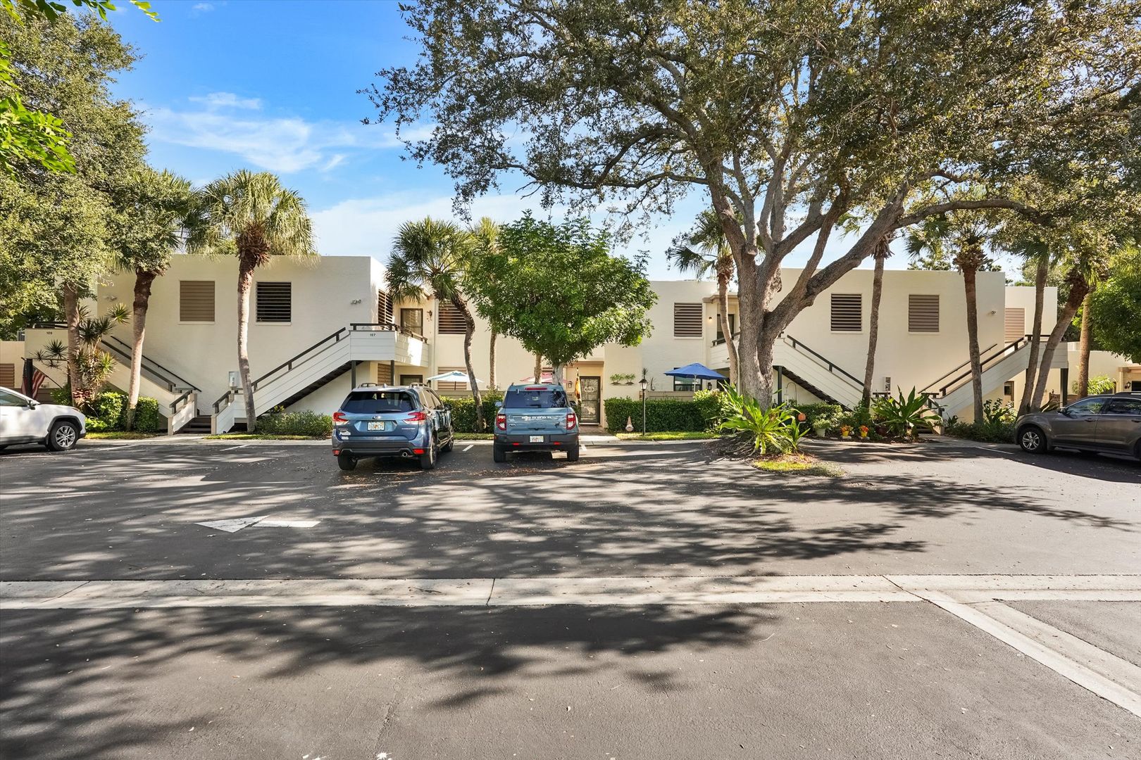 Bradenton House: 107 Pinehurst Dr