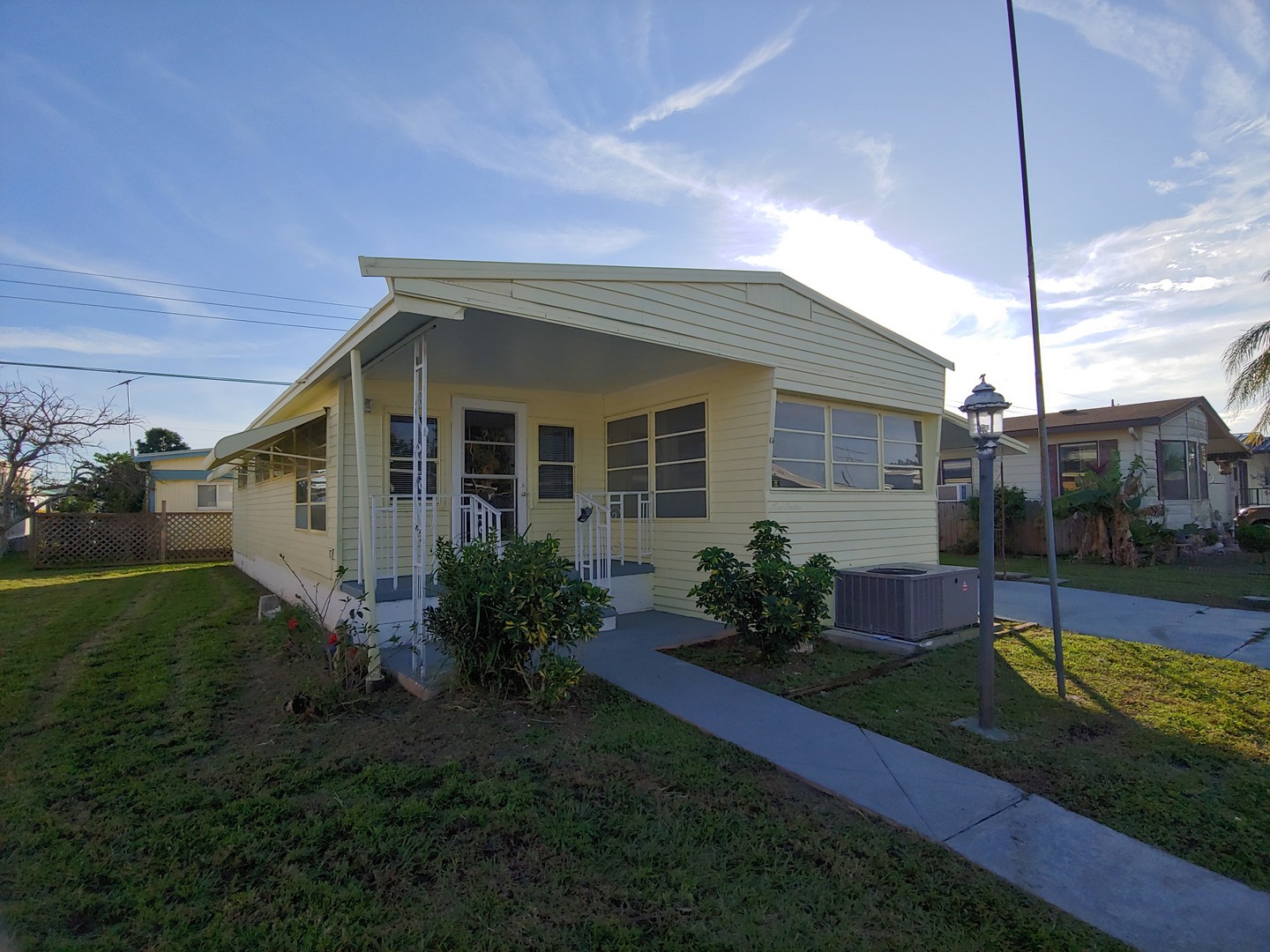 Bradenton House: 912 49th Ave W