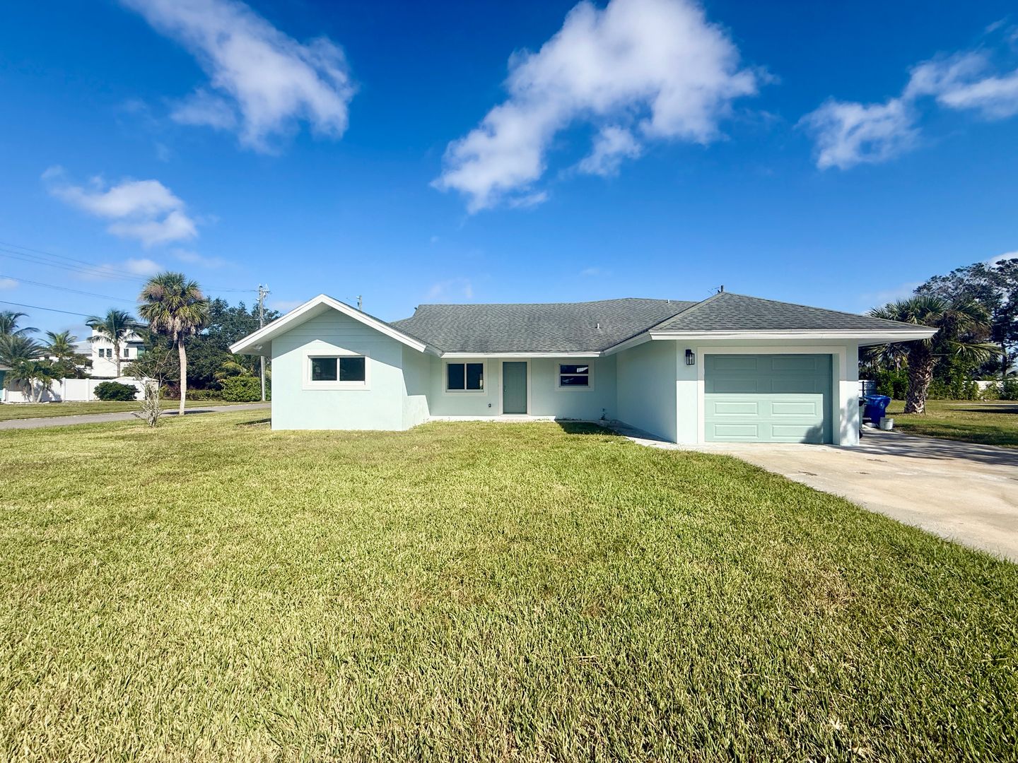 Bradenton House: 2001 Saint George Dr