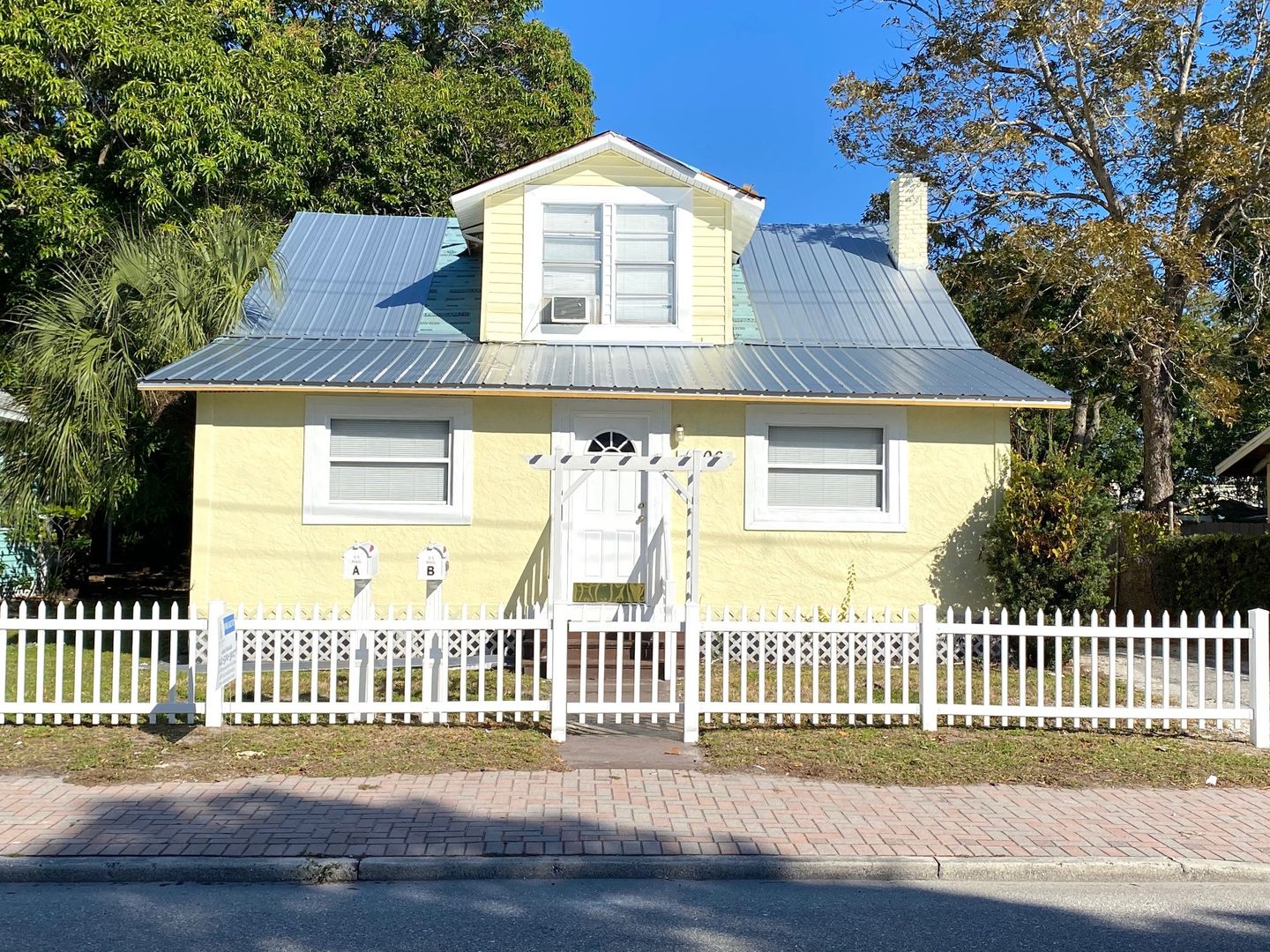 Bradenton Apartment: 1006 13th Ave W