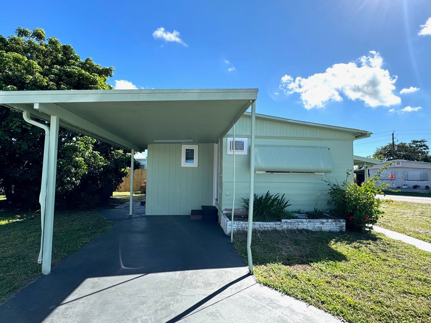 Bradenton Apartment: 515 49th Avenue Terrace West