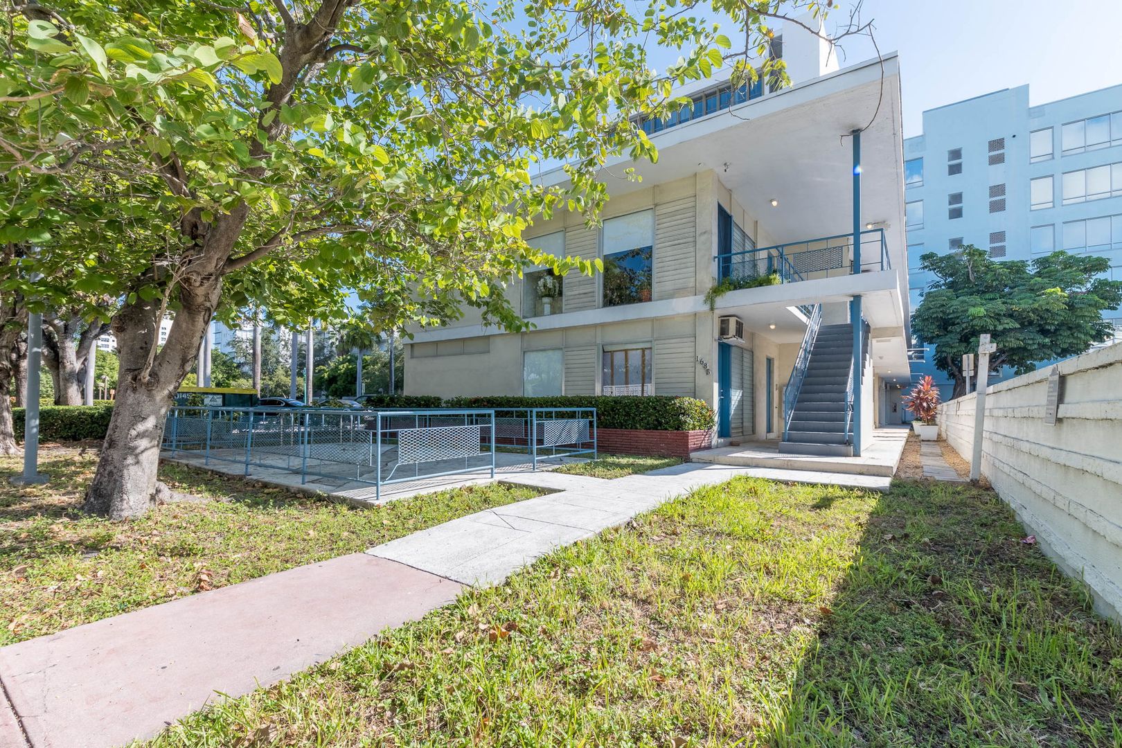 Miami Beach Apartment: 1685 Jefferson Ave