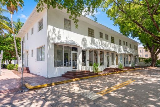 Charming junior 1-bedroom blocks to the beach – photo 1