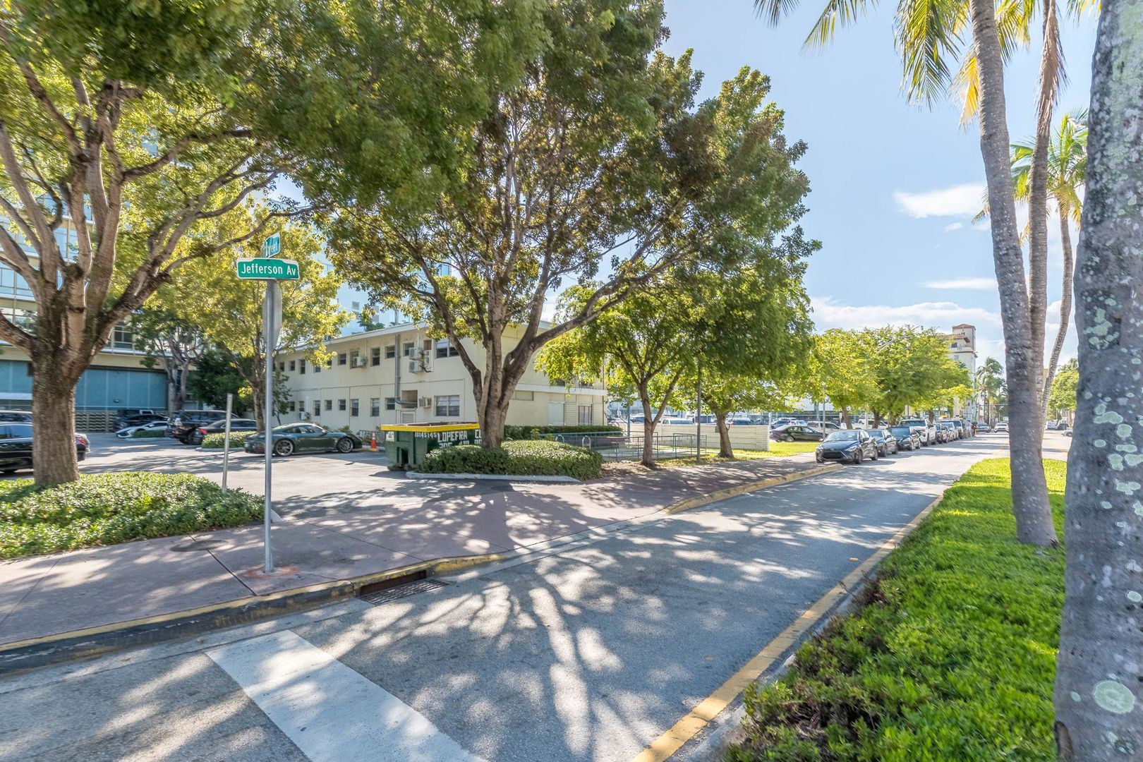 Miami Beach Apartment: 1685 Jefferson Ave