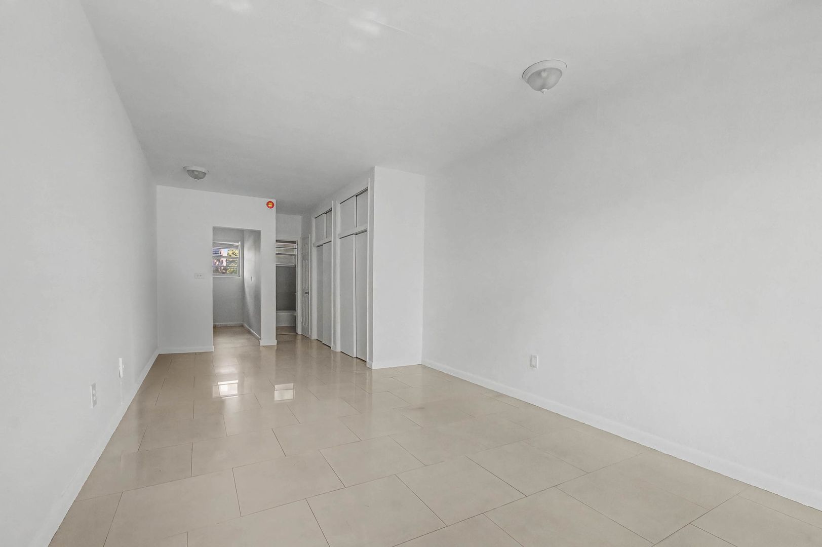 Miami Beach Apartment: 1685 Jefferson Ave