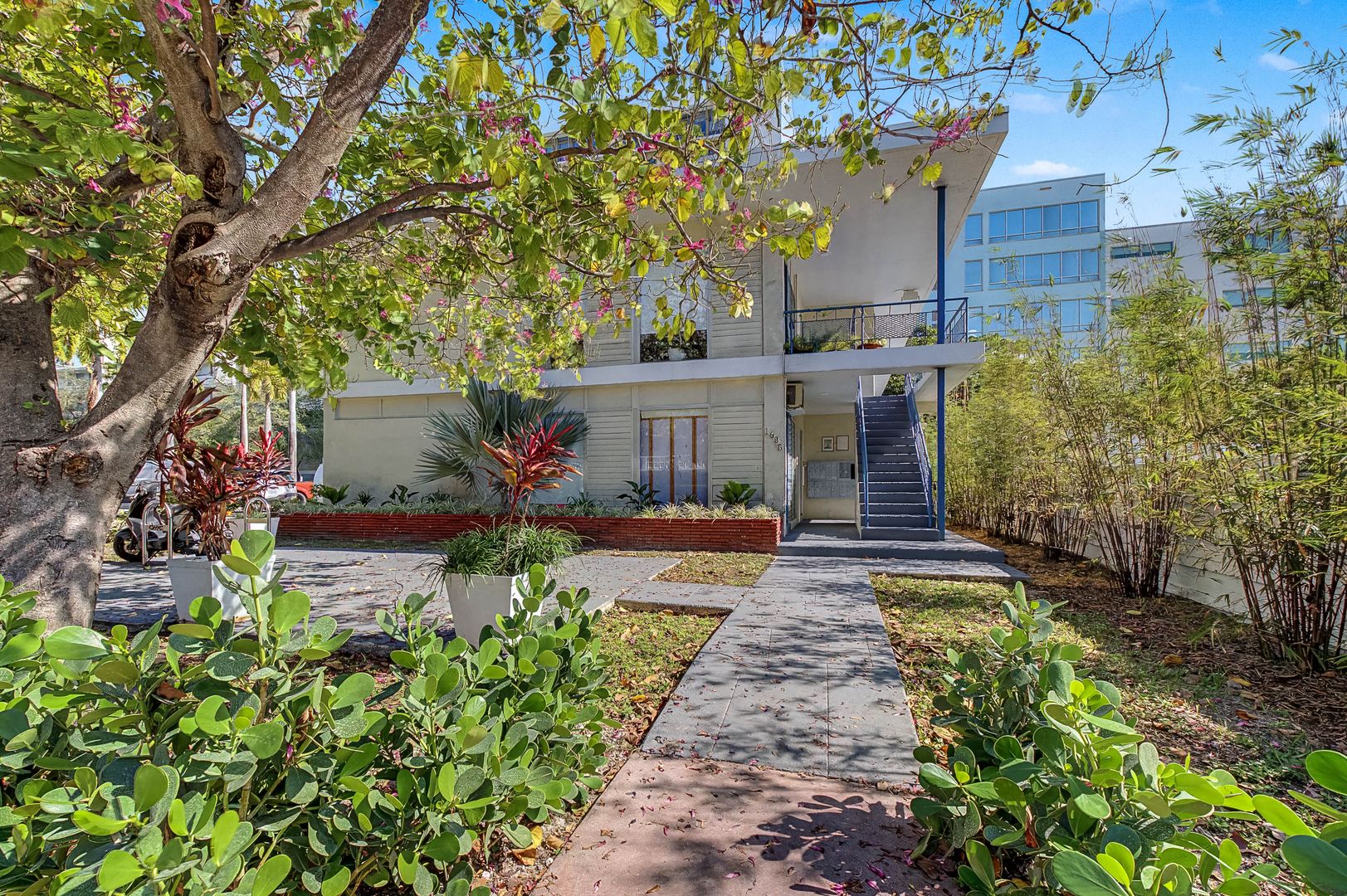 Miami Beach Apartment: 1685 Jefferson Ave