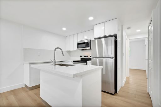 New Renovated Building! 1 Bd/1 Ba, quartz countertops, washer/dryer, stainless steel appliances, 1 parking space. – photo 1