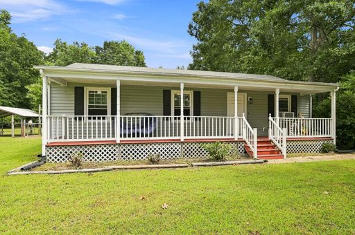 Comfortable Chesterfield Living in a Convenient Location!