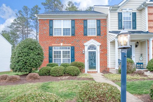 Comfort, Style, and a Prime Glen Allen Location! – photo 1