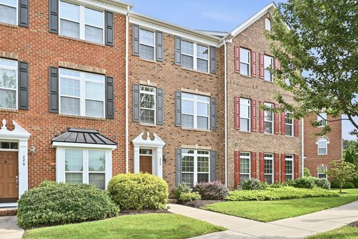 Spacious Townhome Living in the Heart of Glen Allen! – photo 1