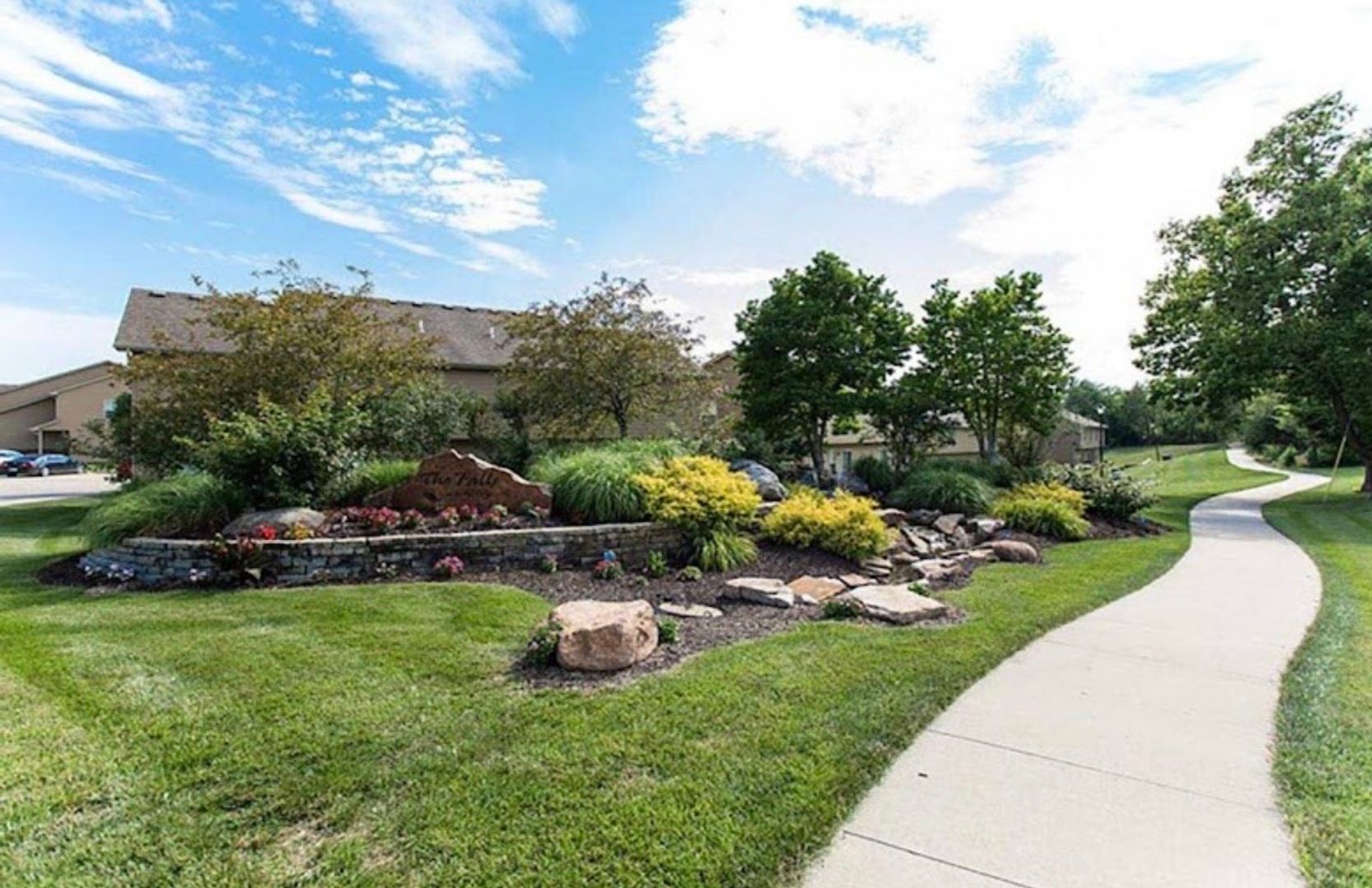 Columbia Townhome: 136 E Old Plank Rd