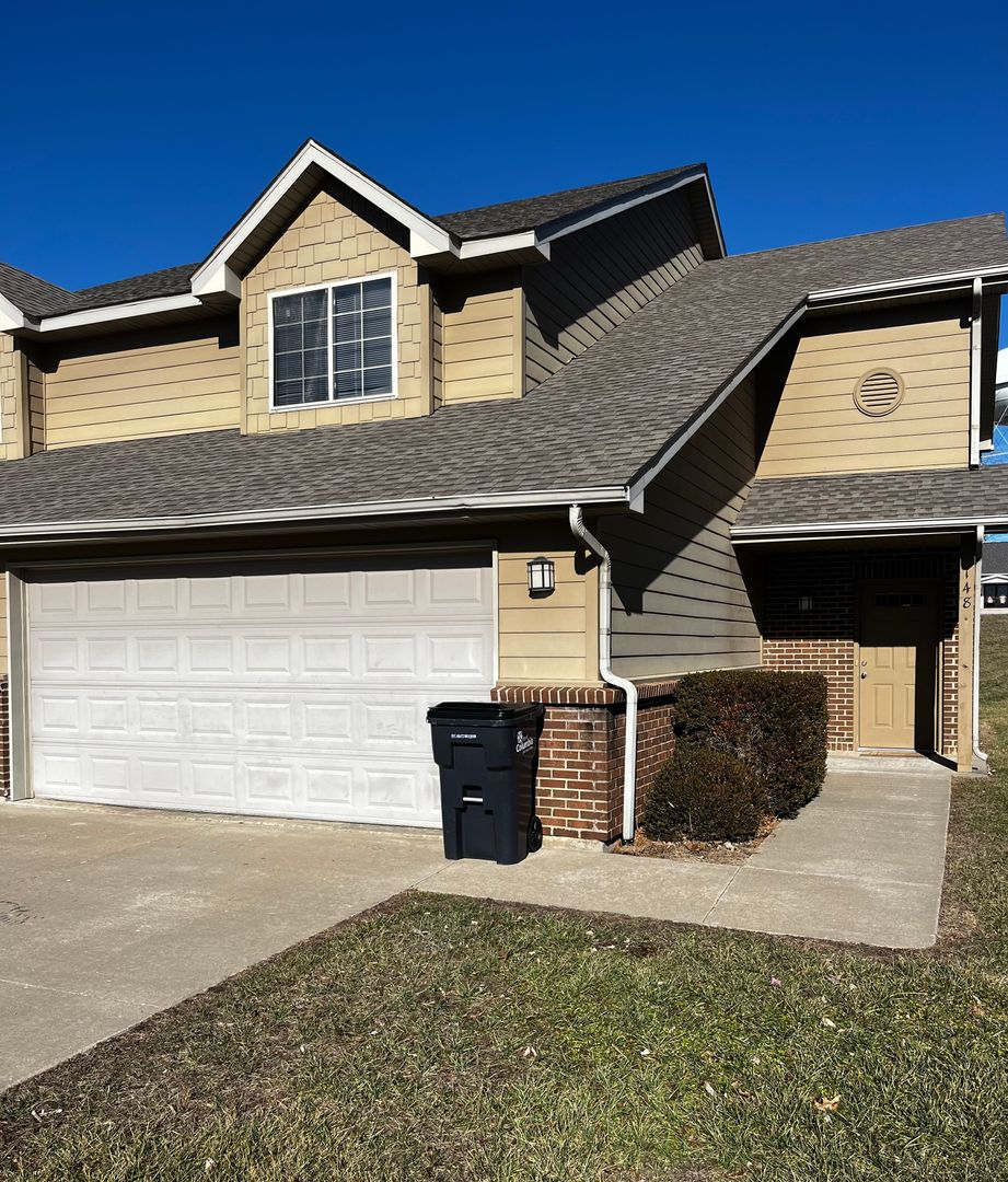 Columbia Townhome: 136 E Old Plank Rd