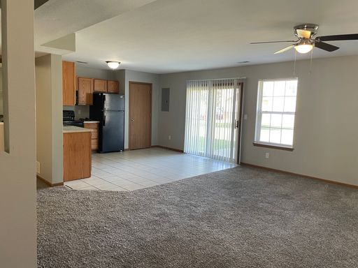 Classic 4 Bedroom, 2.5 Bath Townhome – photo 1