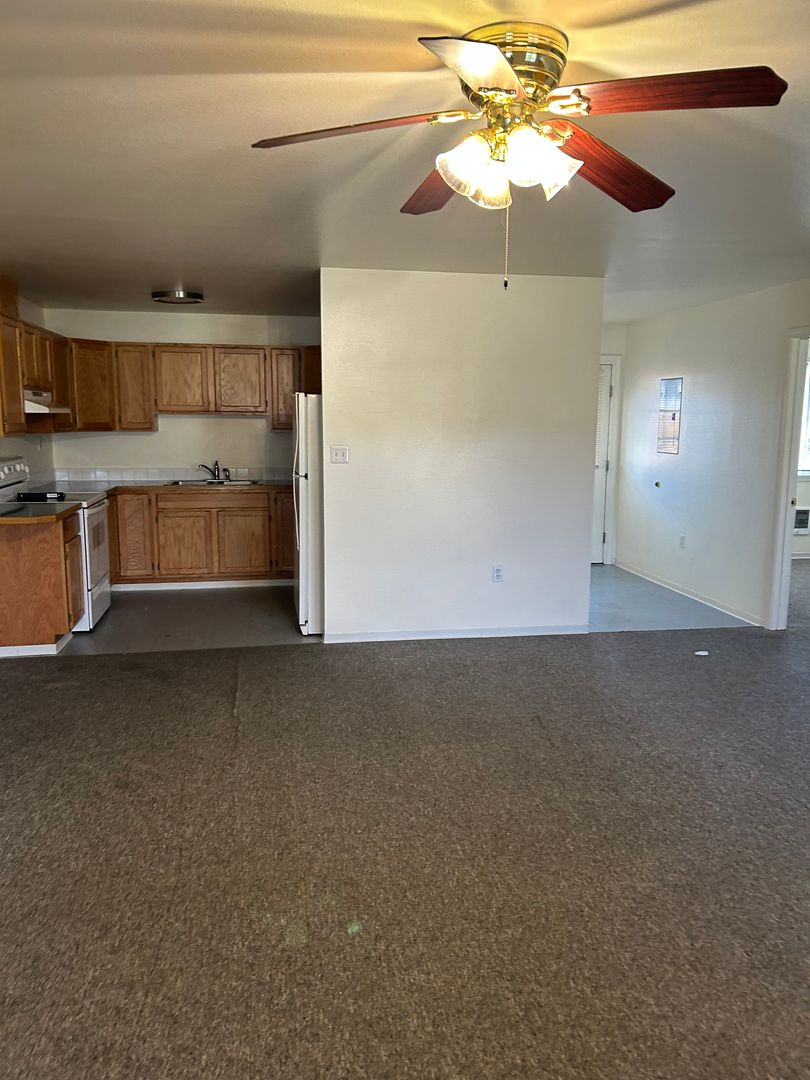 Yakima Apartment: 306-310 E. "S" Street