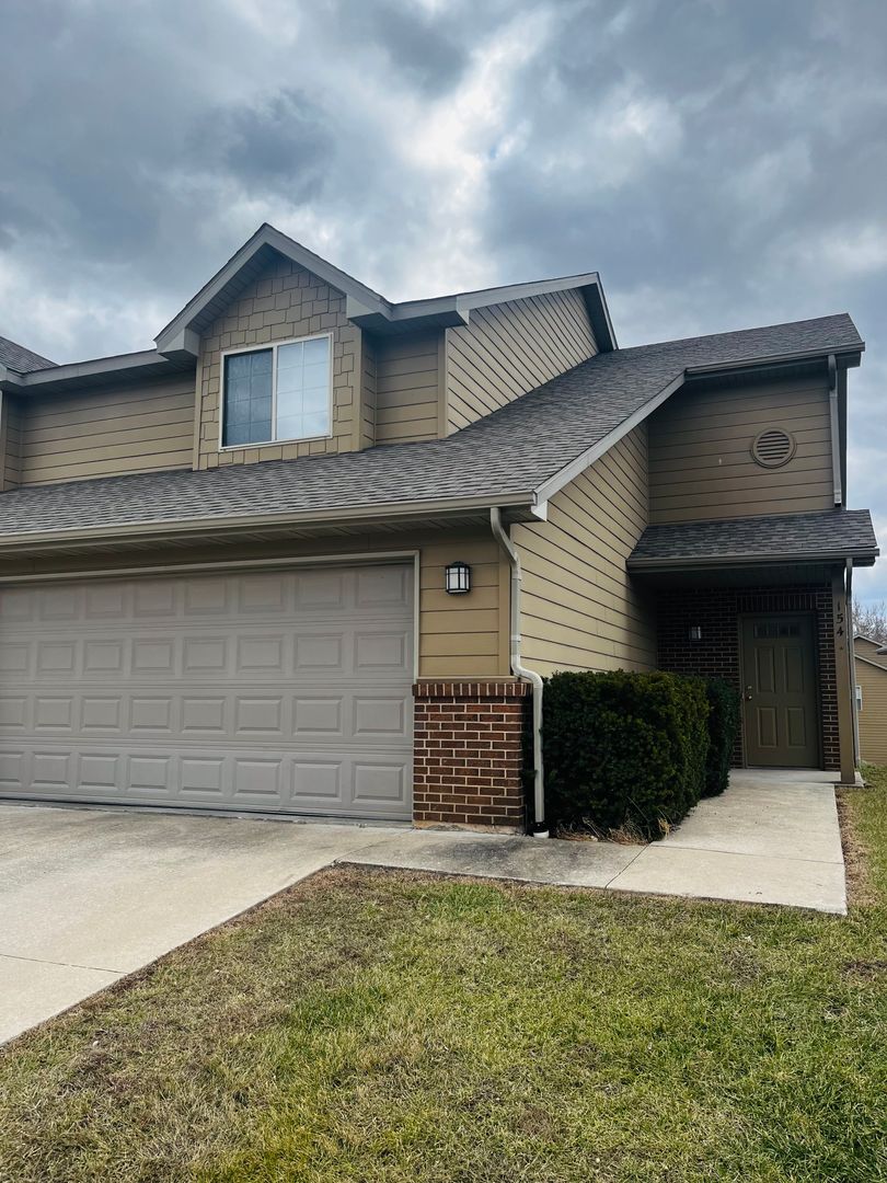 Columbia Townhome: 136 E Old Plank Rd