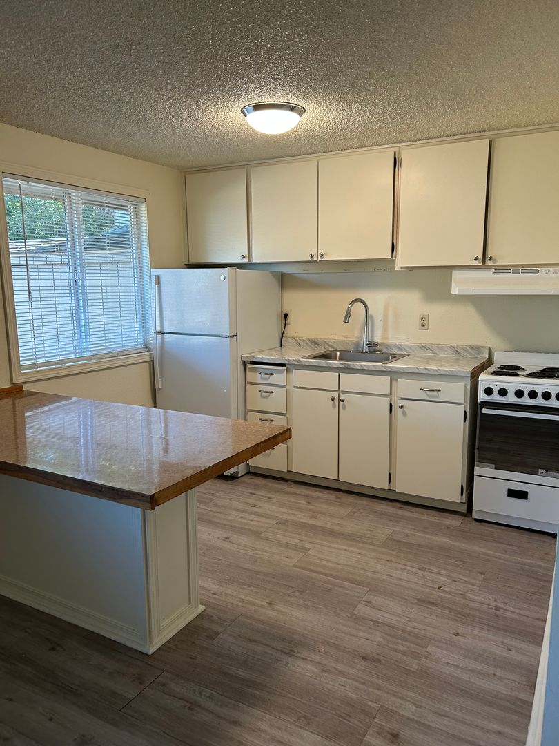 Yakima Apartment: 1403-1407 S. 18th Avenue